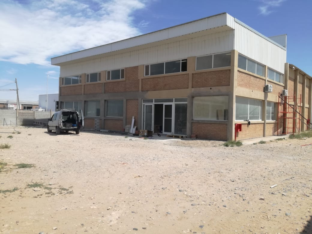 Edificio industrial de dos pisos